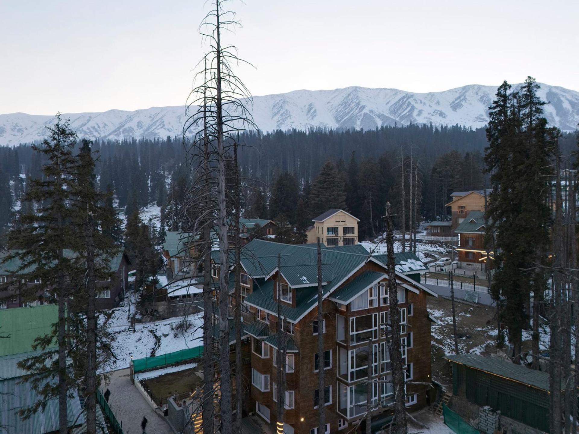 Hotel Pine Spring Gulmarg Exterior foto