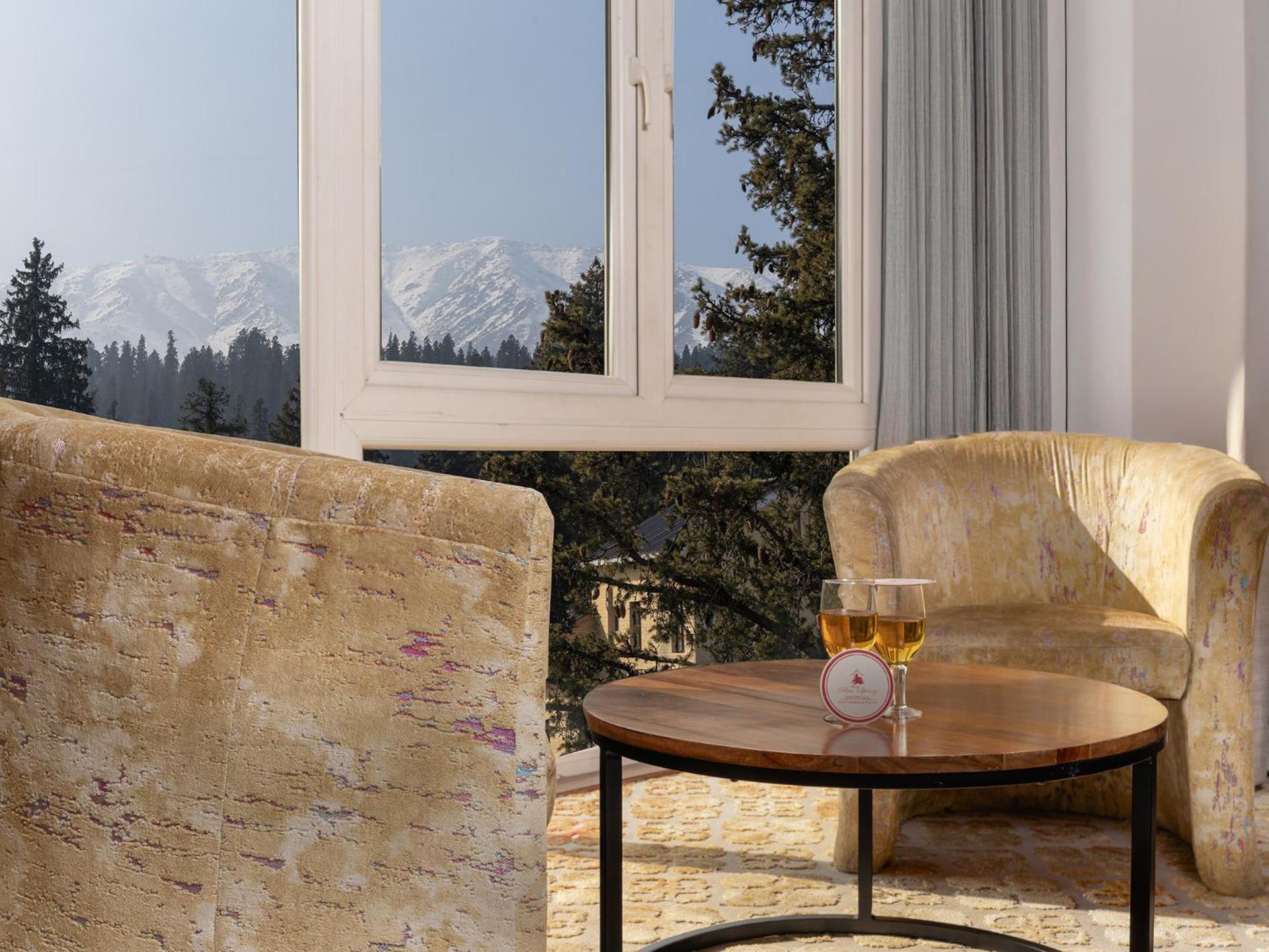 Hotel Pine Spring Gulmarg Exterior foto