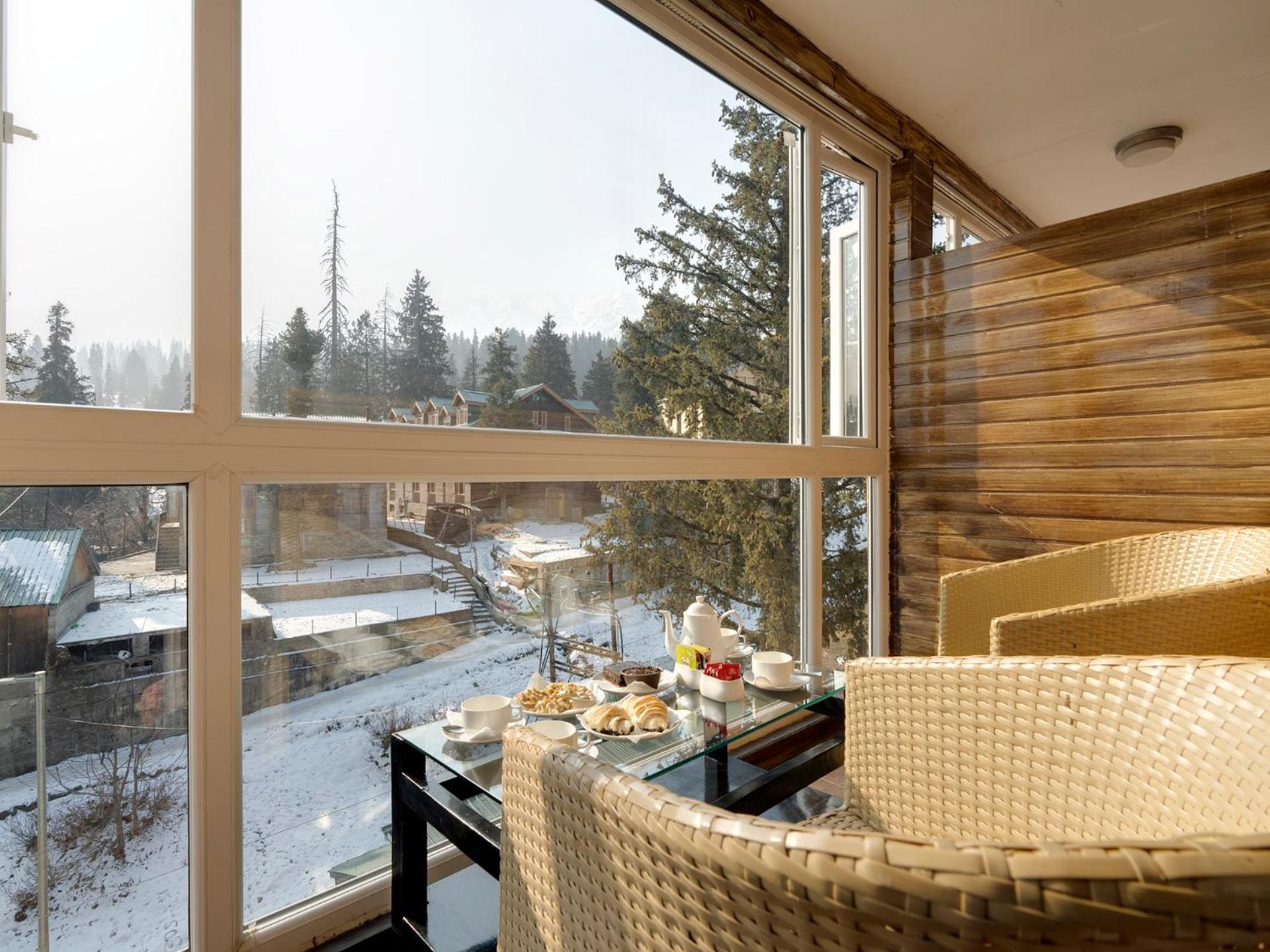 Hotel Pine Spring Gulmarg Exterior foto
