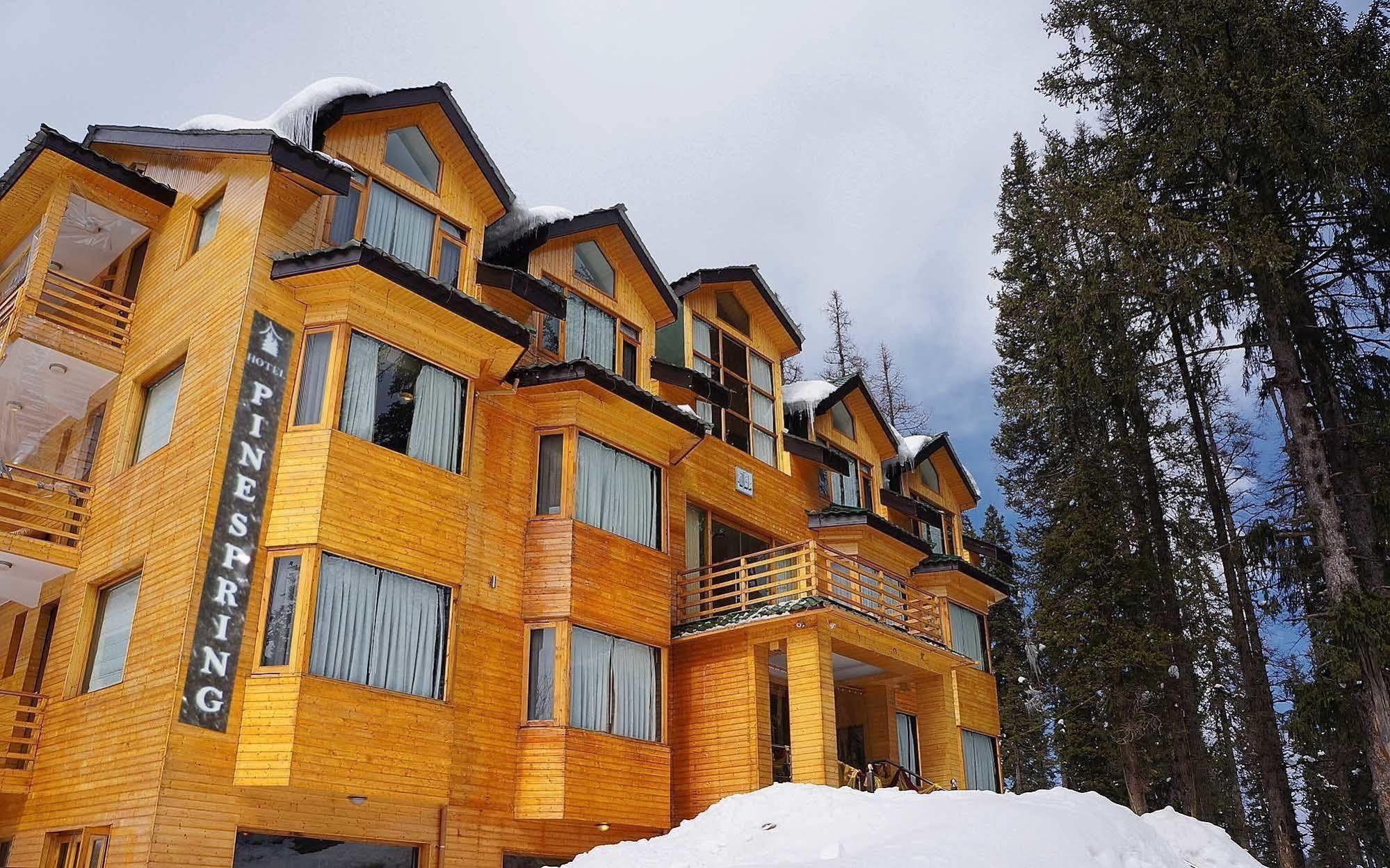 Hotel Pine Spring Gulmarg Exterior foto